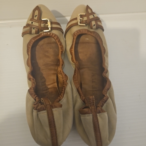 BURBERRY Thompson Canvas & Leather Ballet Flats Beige Brown Gold Buckle  40/9 US - Picture 5 of 16